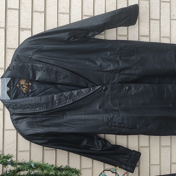 Black Coat - Picture 4 of 11